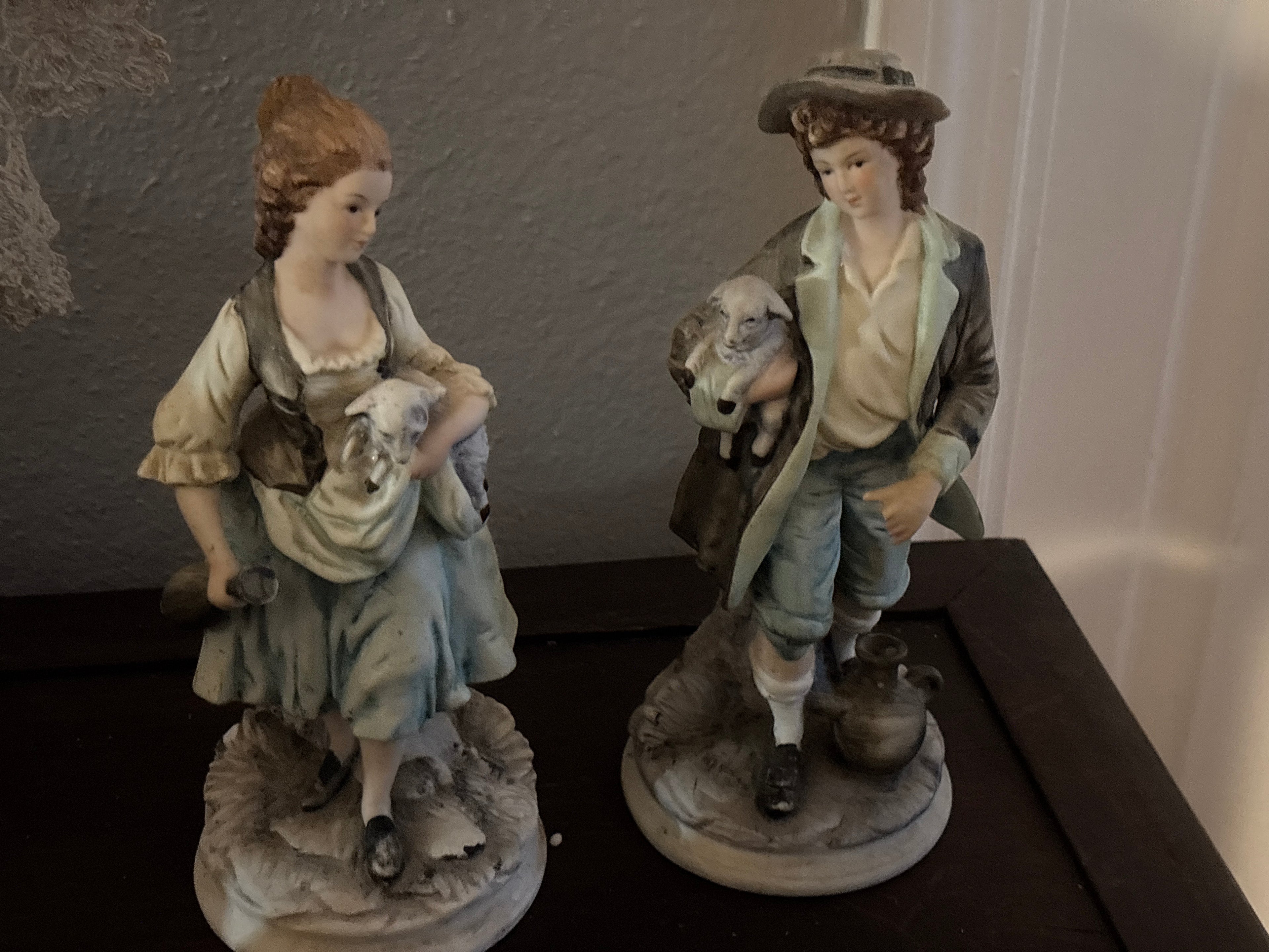 Vintage Ethan Alan set porcelain statues/figurines￼ farmer,& Wife