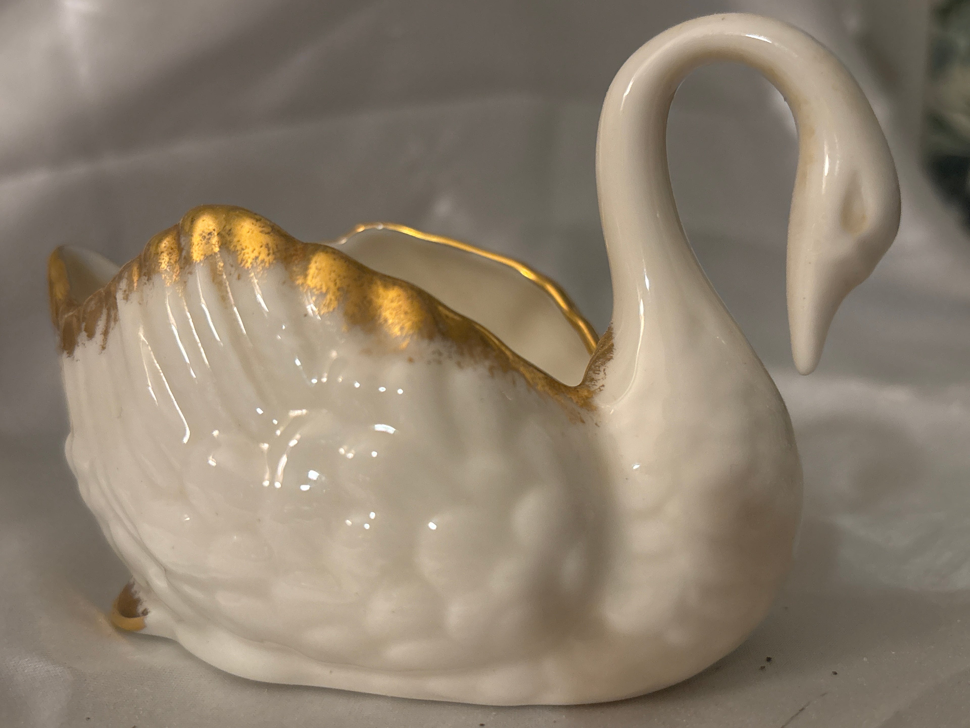 Lenox White and Gold Vintage Decor
Like new
