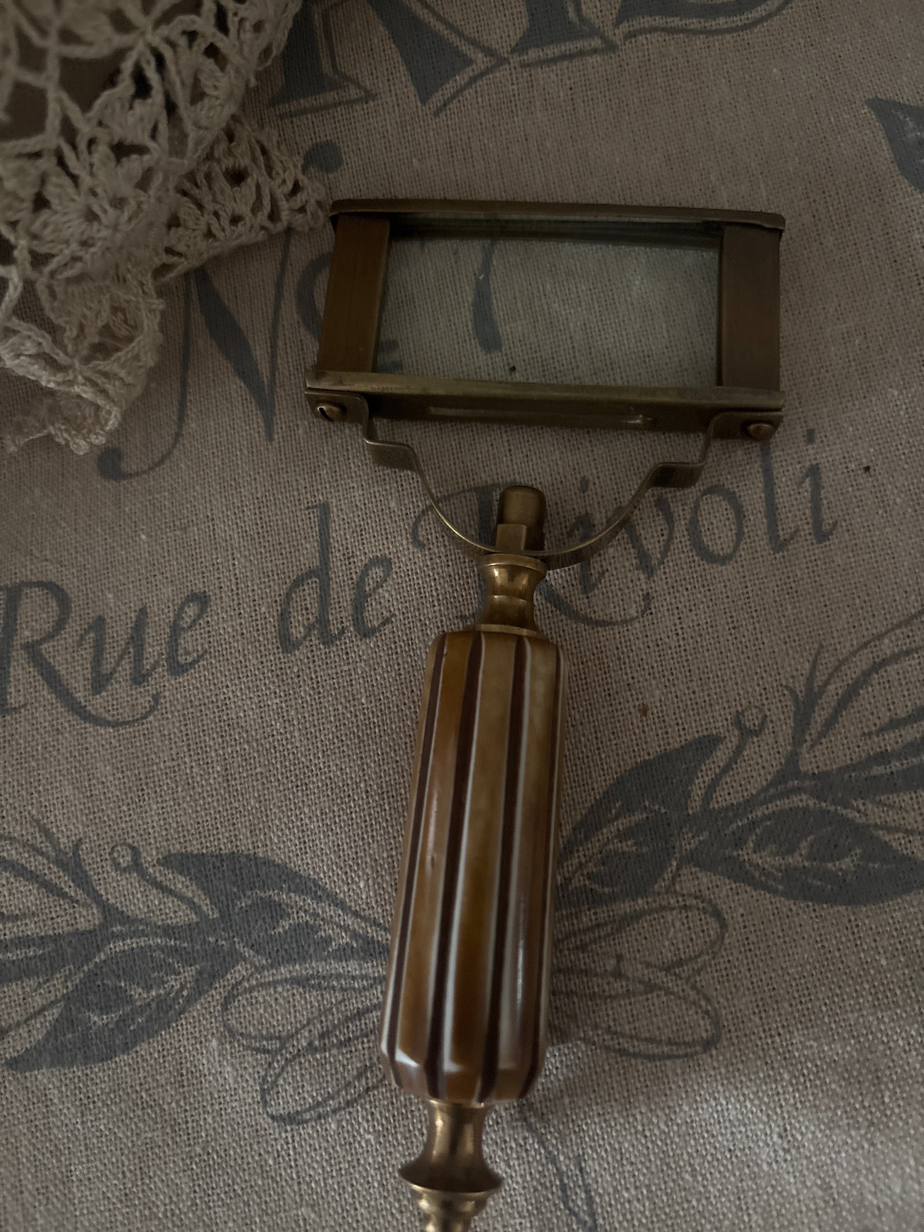Vintage inspired square magnifying glass