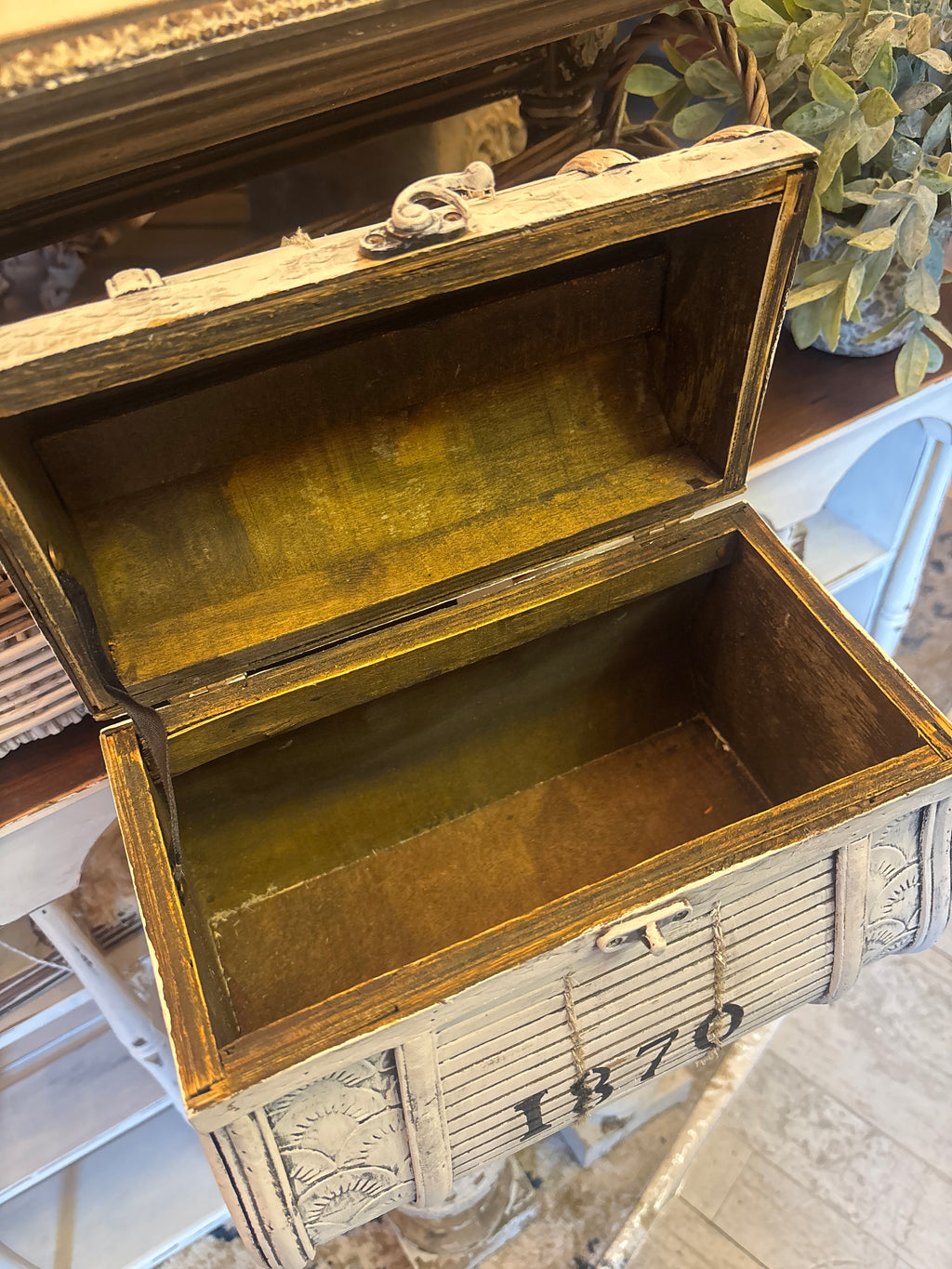 Vintage bamboo Sm trunk