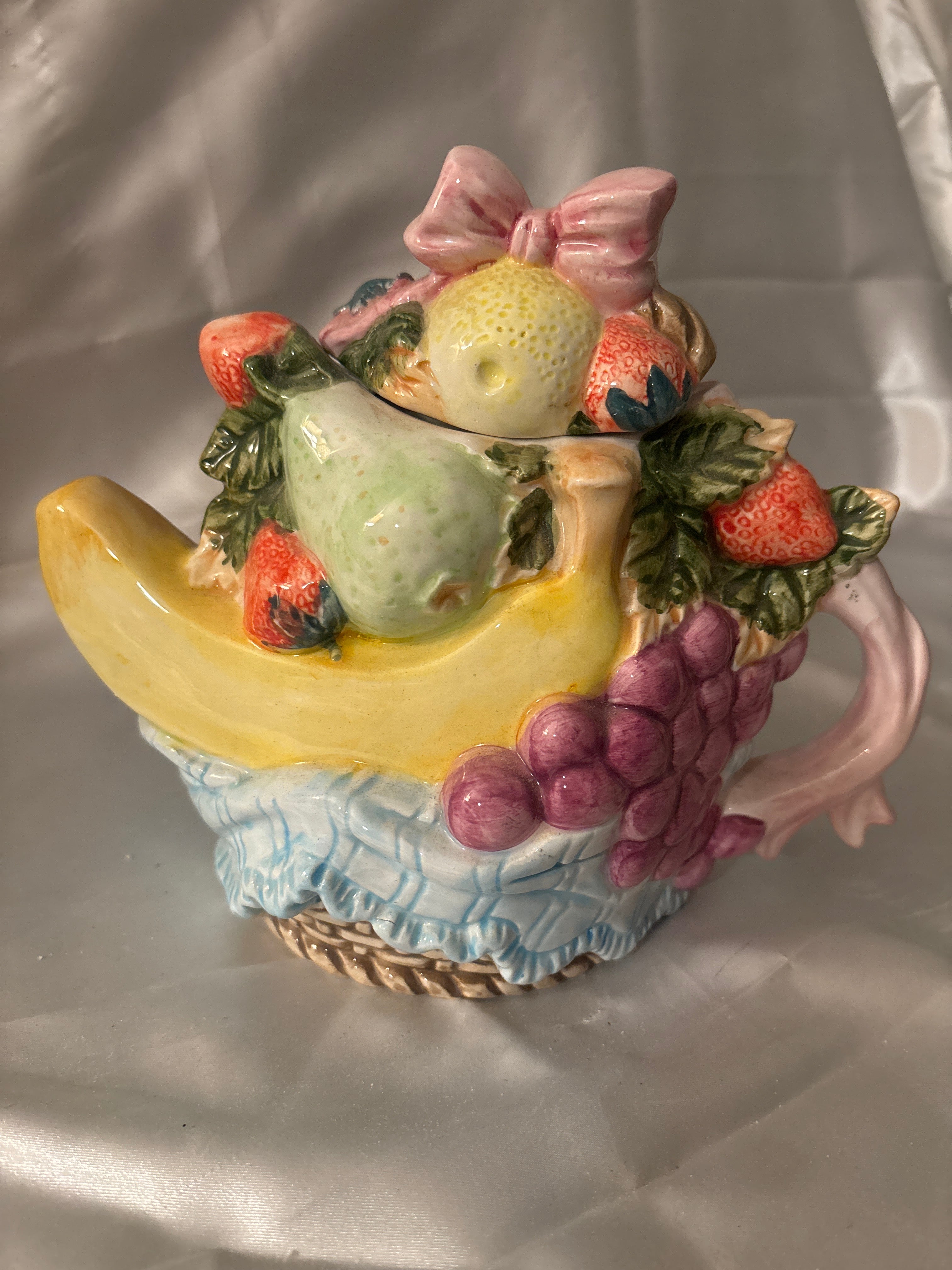 Vintage 1980 Heritage Mint Teapot fruit basket