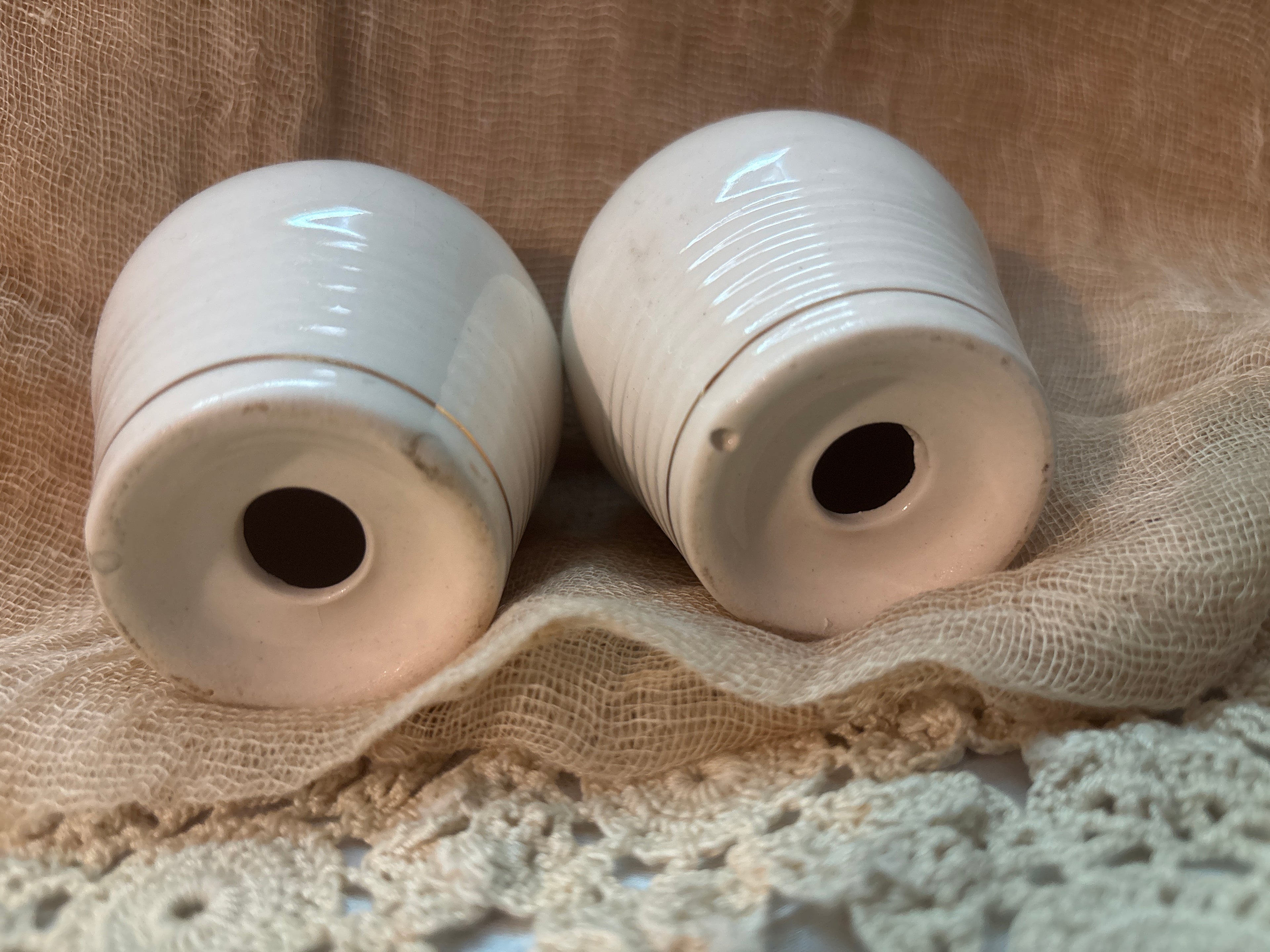 Vintage flowers set of shakers unbranded