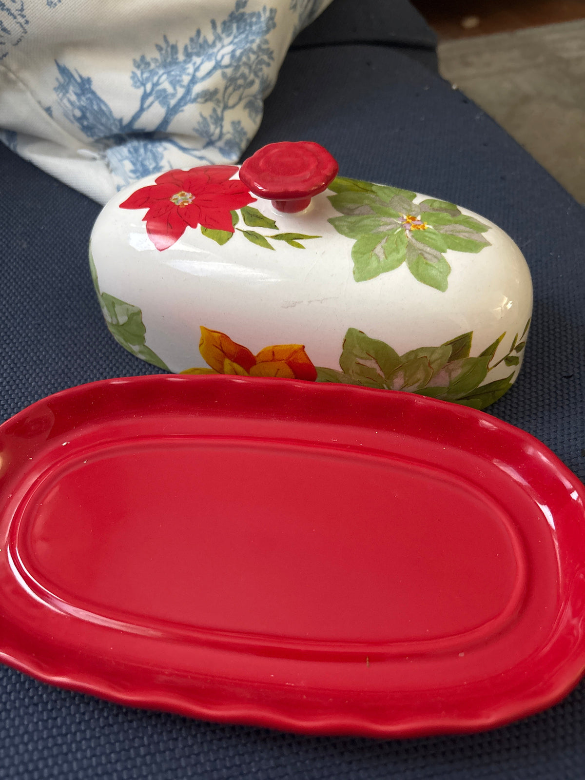 The Pioneer Woman Poinsettia Butter Dish — Red & White Holiday Christmas Stoneware