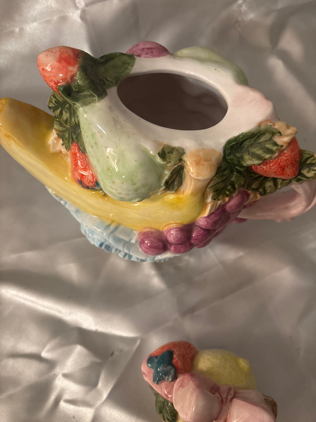 Vintage 1980 Heritage Mint Teapot fruit basket