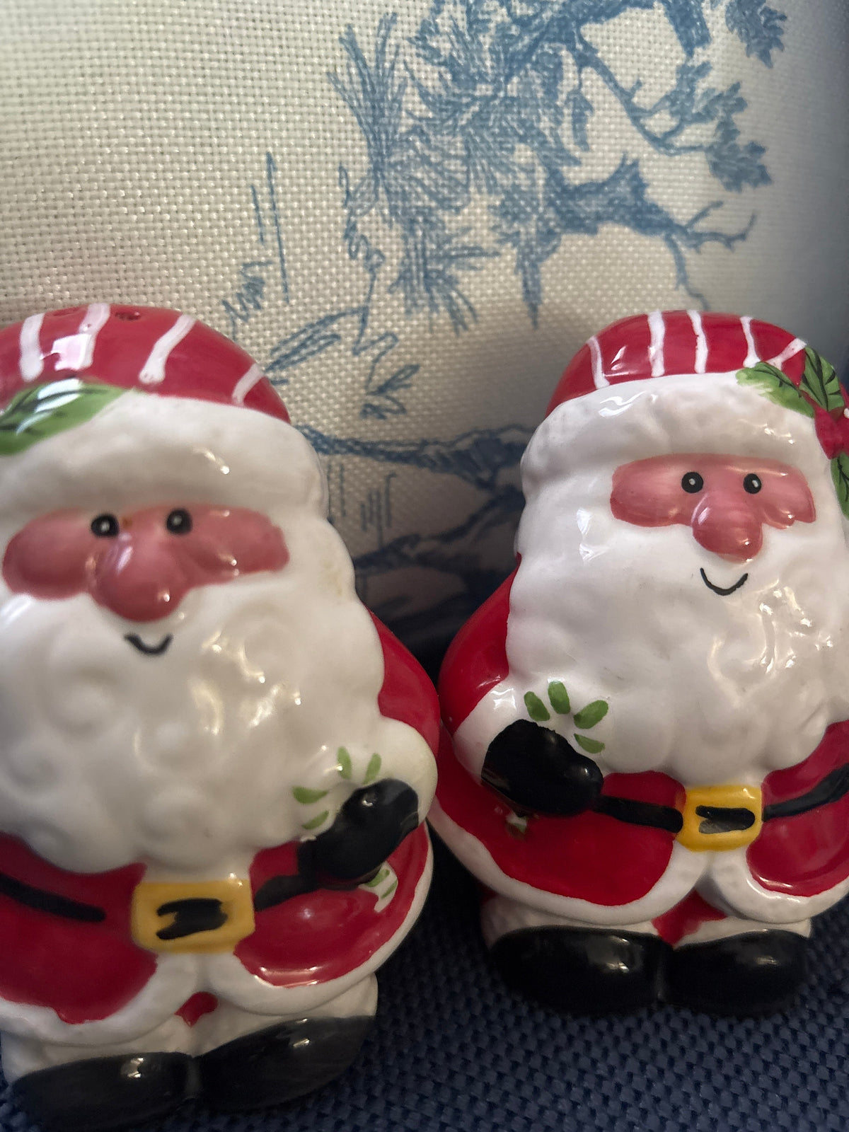 Vintage Ceramic Santa Claus Salt & Pepper Shakers Set — Holiday Christmas Cottage Decor