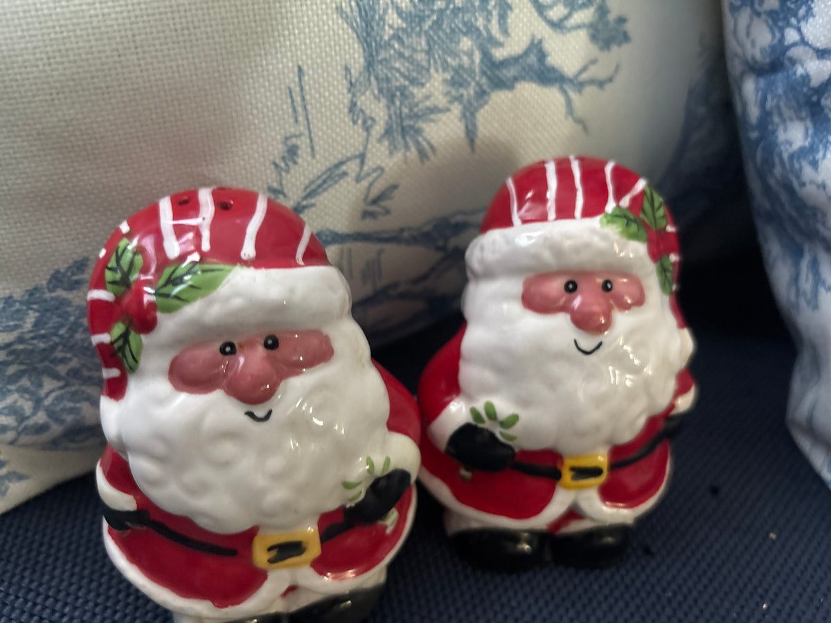 Vintage Ceramic Santa Claus Salt & Pepper Shakers Set — Holiday Christmas Cottage Decor