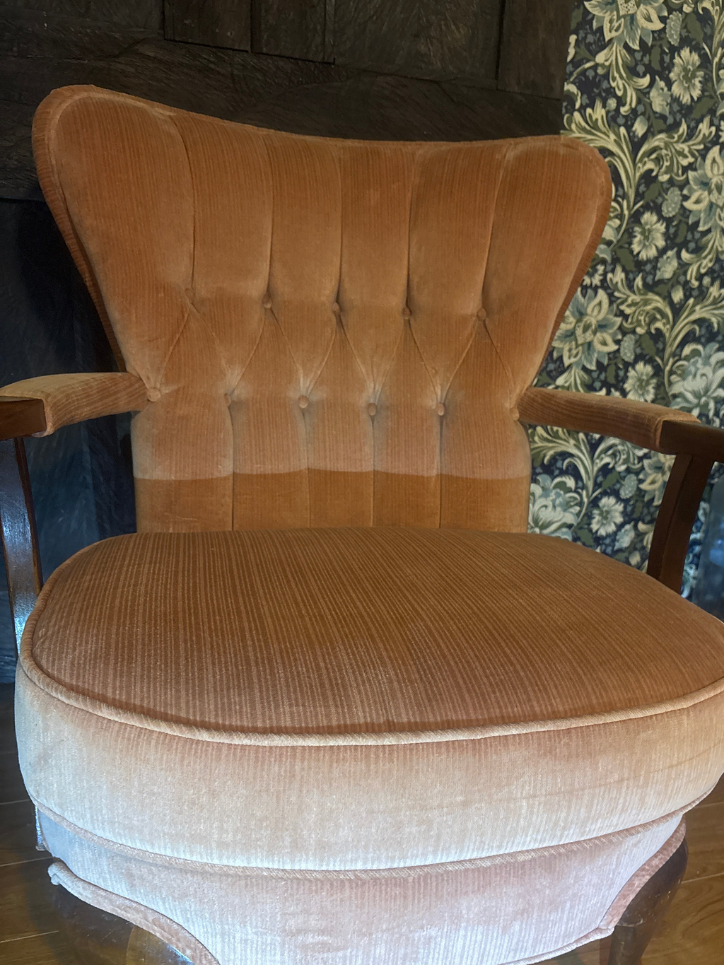 Vintage pink accent chair