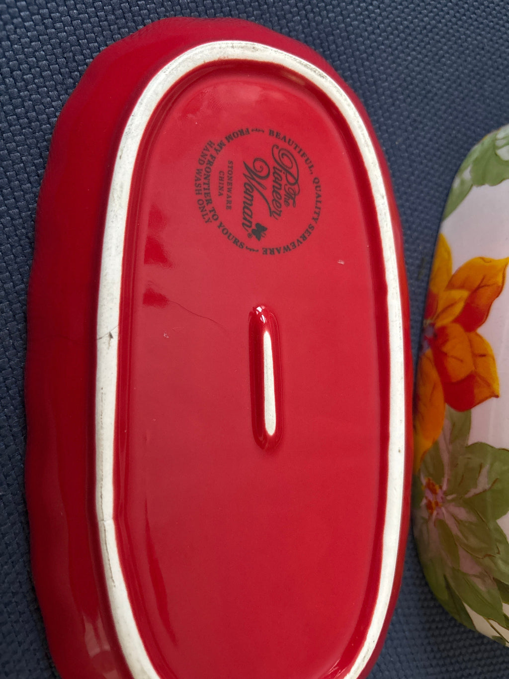 The Pioneer Woman Poinsettia Butter Dish — Red & White Holiday Christmas Stoneware