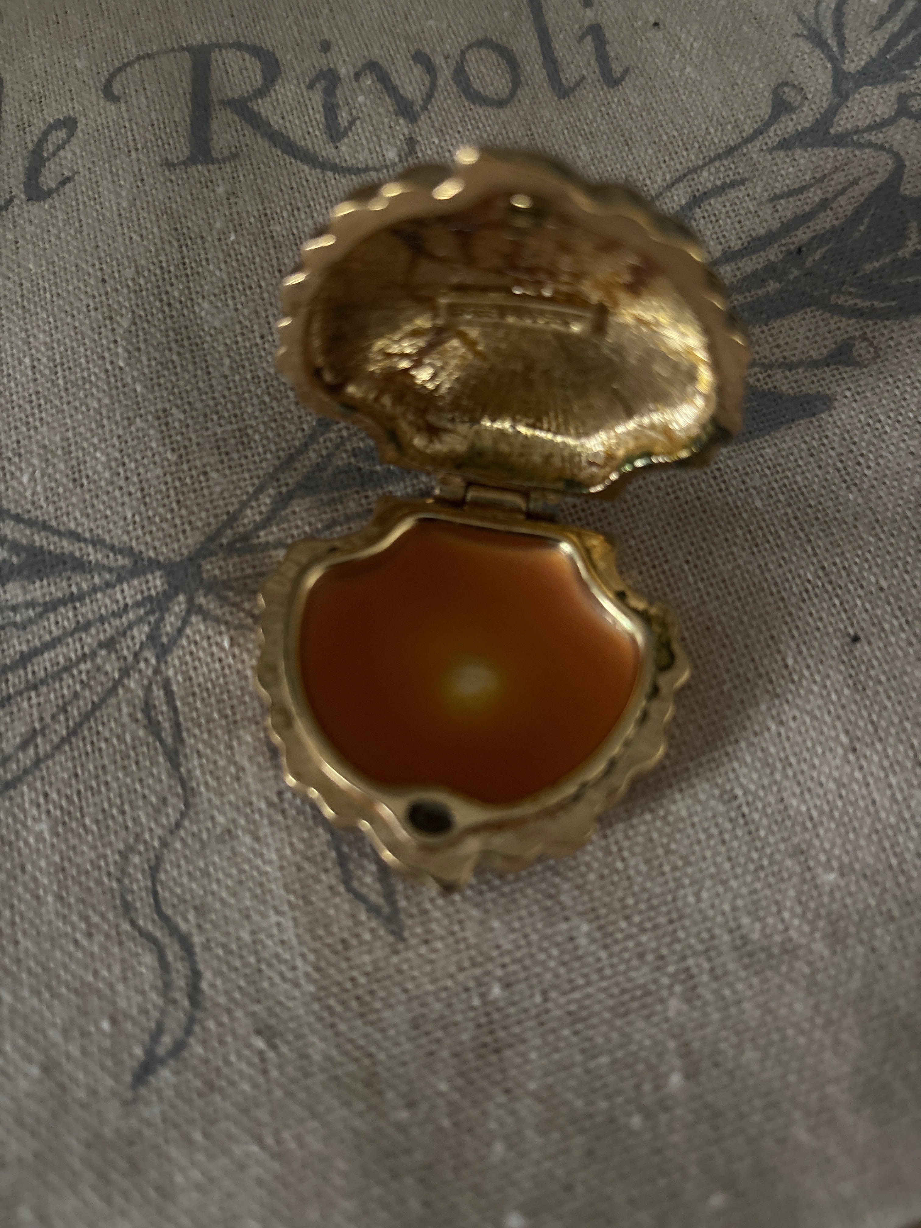 Vintage 70s ESTEE LAUDER White Linen Solid Perfume Shell Compact